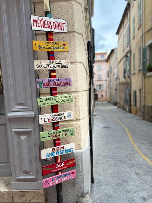 moulins d'Allauch à coté de l'office de l' tourisme